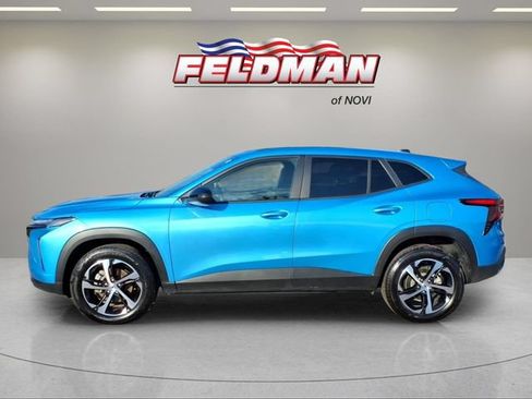Used 2025 Chevrolet Trax RS w/ Driver Confidence Package FWD image 2