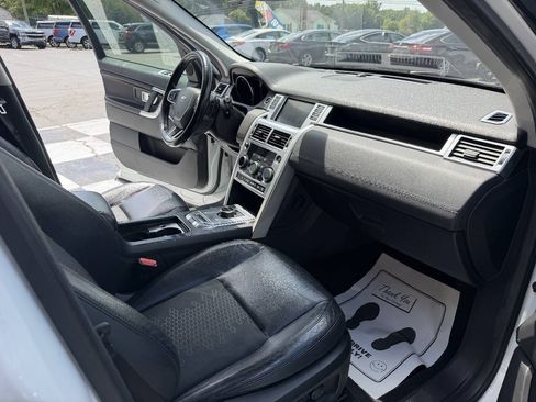 Used 2017 Land Rover Discovery Sport SE AWD/4WD image 11