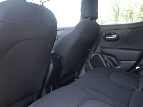 Used 2023 Jeep Renegade Latitude AWD/4WD image 14