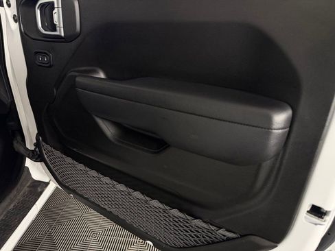 Certified 2024 Jeep Gladiator Sport AWD/4WD image 32