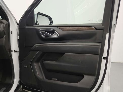 Used 2023 Chevrolet Suburban Premier image 34