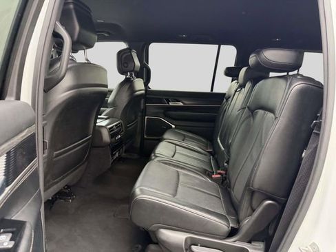 Used 2024 Jeep Wagoneer L Series II w/ Flexible Seating Group AWD/4WD image 13