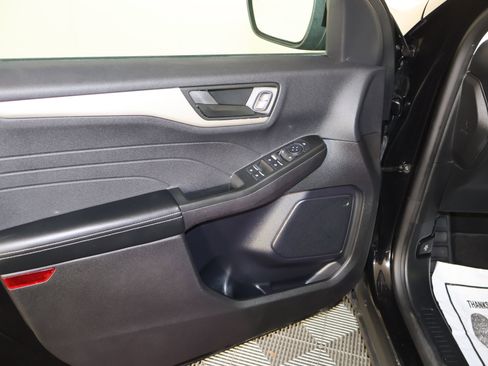 Used 2022 Ford Escape SE w/ SE Sport Appearance Package image 33