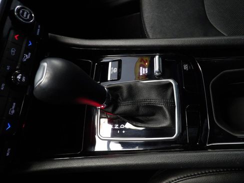 Used 2023 Jeep Compass Limited image 31