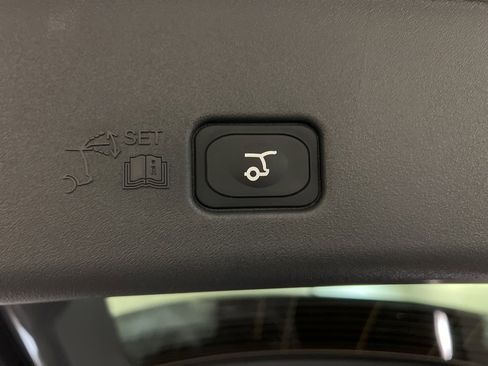 Used 2025 Lincoln Nautilus Premier image 38