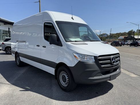 New 2025 Mercedes-Benz Sprinter 2500 image 14