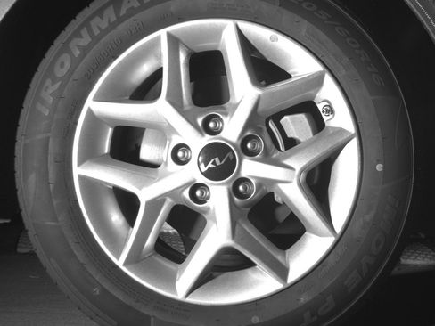 Used 2025 Kia Soul LX w/ LX Technology Package FWD image 19