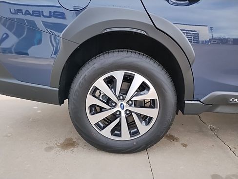 Certified 2025 Subaru Outback Premium w/ Popular Package #1A image 17