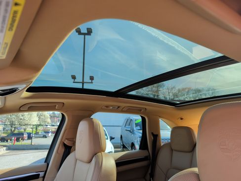 Used 2017 Porsche Cayenne Platinum Edition image 27