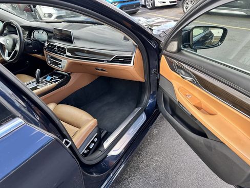 Used 2016 BMW 750i xDrive image 25