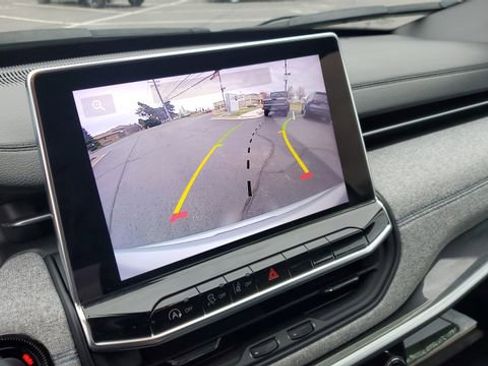 Certified 2024 Jeep Compass Latitude image 15