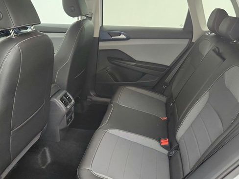 Used 2024 Volkswagen Taos SE image 19