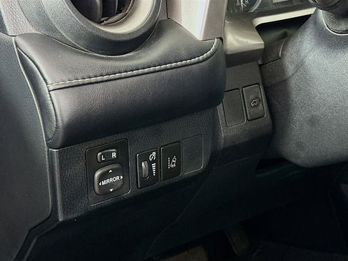 Used 2018 Toyota RAV4 Limited image 17