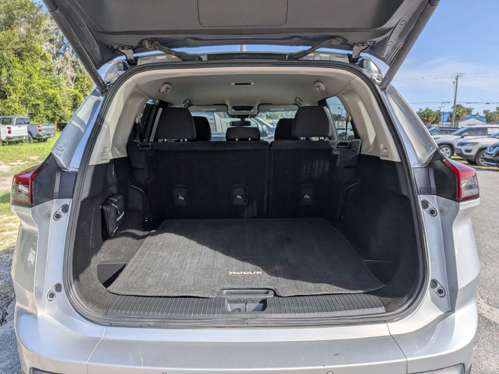Used 2025 Nissan Rogue SV FWD image 12