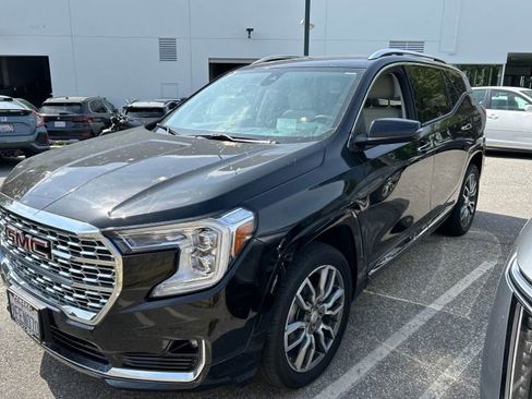 Used 2022 GMC Terrain Denali image 2