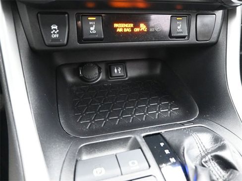 Used 2019 Toyota RAV4 XLE image 33