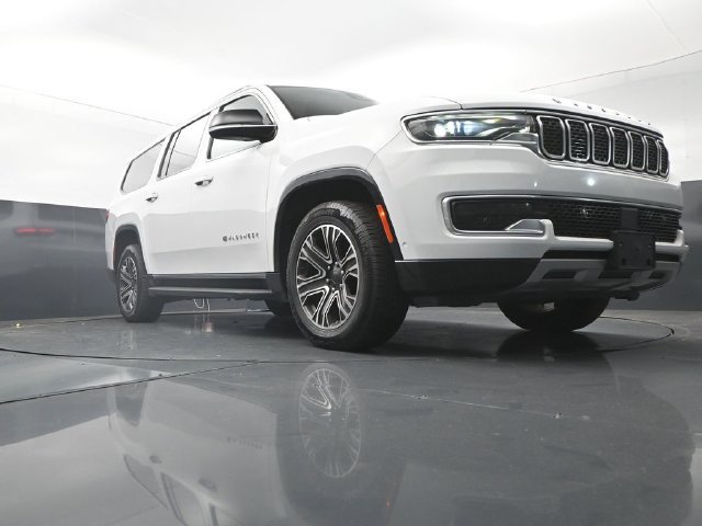 Used 2024 Jeep Wagoneer L Series II RWD image 38