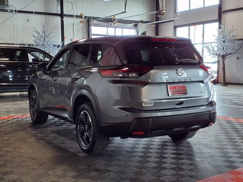 Used 2025 Nissan Rogue SV AWD/4WD image 4