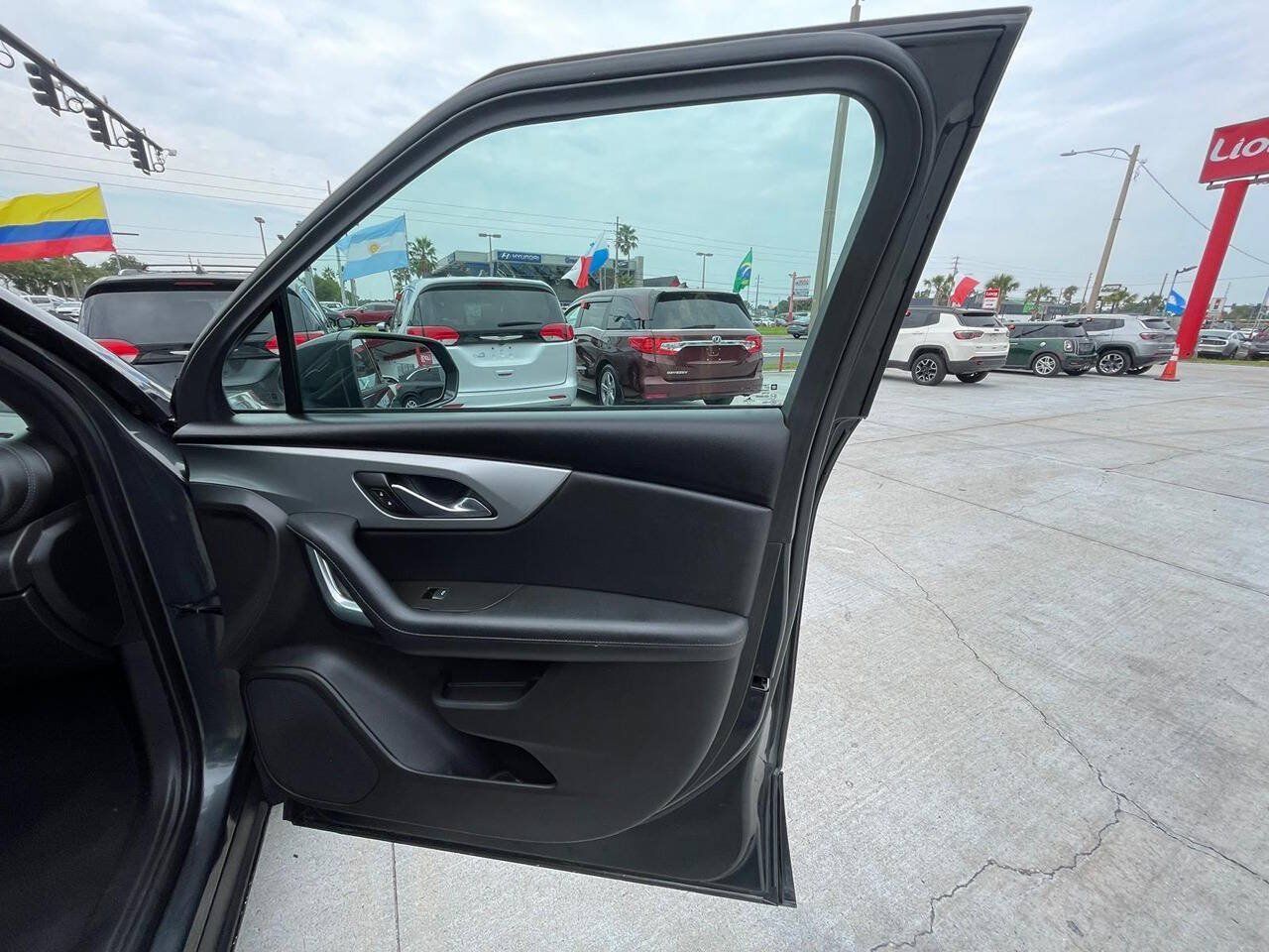 Used 2019 Chevrolet Blazer LT FWD image 17