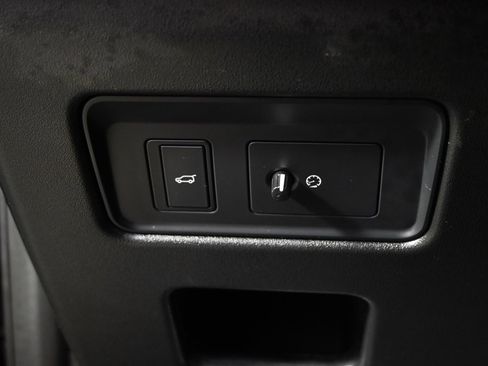 Used 2017 Land Rover Discovery HSE image 24