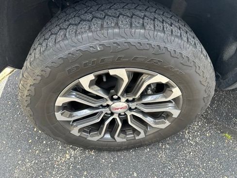 Used 2023 GMC Canyon Denali AWD/4WD image 4