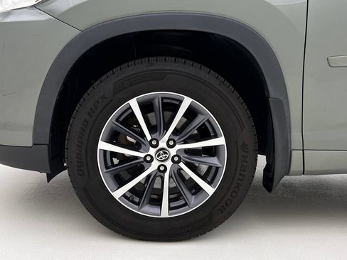 Used 2017 Toyota Highlander XLE AWD/4WD image 27