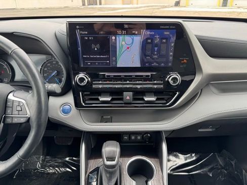 Used 2021 Toyota Highlander Limited image 2