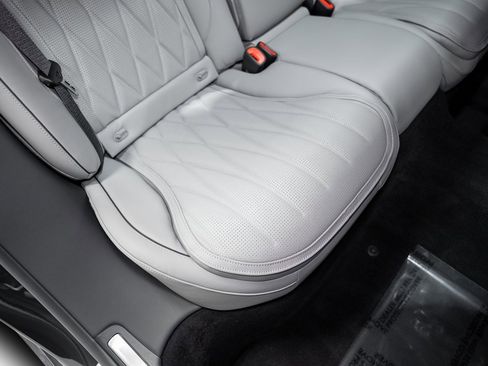 Used 2025 Mercedes-Benz S 63 AMG S image 40