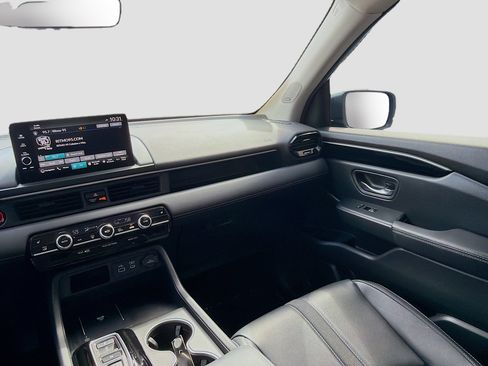 Used 2024 Honda Pilot Touring image 22