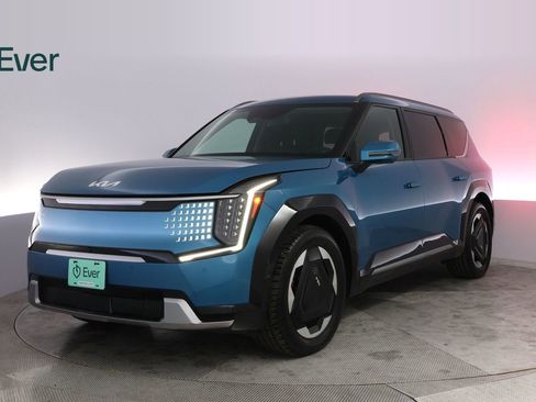 Used 2024 Kia EV9 Land AWD/4WD image 2