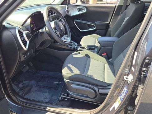 Used 2025 Kia Soul LX w/ LX Technology Package FWD image 26