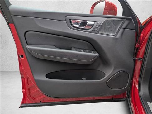 Used 2019 Volvo XC60 T6 Momentum w/ Protection Package Premier image 12