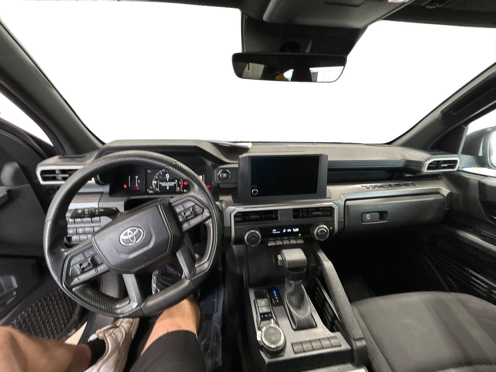 Used 2024 Toyota Tacoma SR5 AWD/4WD image 18