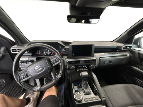 Used 2024 Toyota Tacoma SR5 AWD/4WD image 18