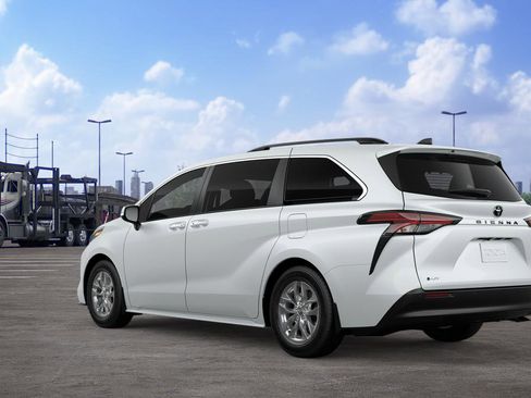 New 2026 Toyota Sienna XLE FWD image 8