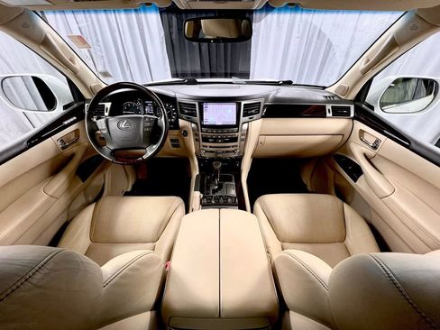 Used 2013 Lexus LX 570 4WD w/ Luxury Pkg image 19