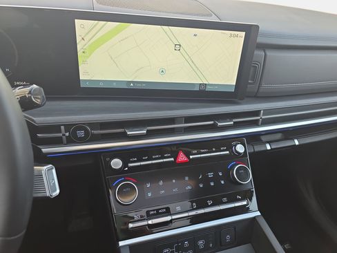 Used 2024 Hyundai Santa Fe Limited image 20
