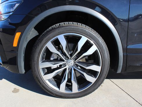 Used 2021 Volkswagen Tiguan SEL Premium R-Line image 46