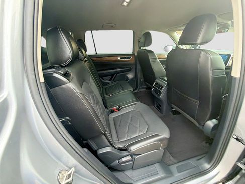 Used 2024 Volkswagen Atlas SE image 28