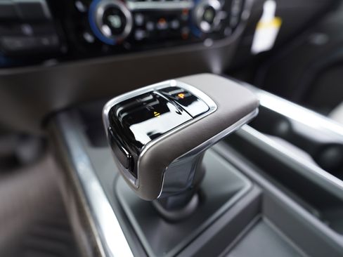 Used 2025 Chevrolet Silverado 1500 LT Trail Boss w/ LT Trail Boss Premium Package AWD/4WD image 32