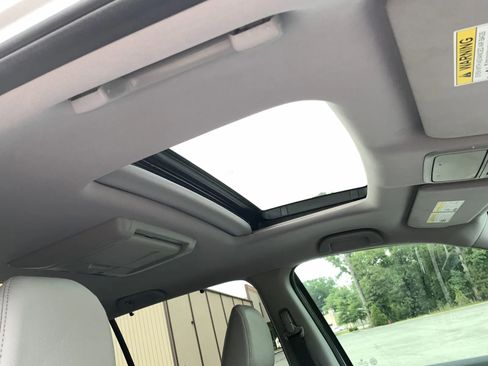 Used 2017 Honda Pilot Touring image 13