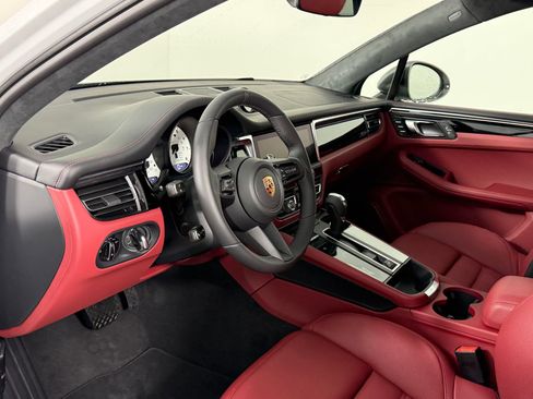 New 2026 Porsche Macan Turbo image 4