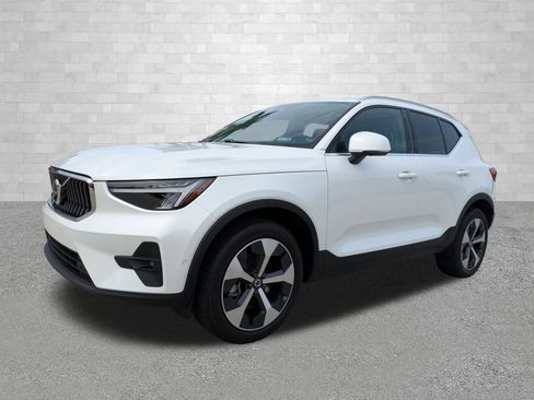 Used 2025 Volvo XC40 B5 Plus w/ Protection Package Premier AWD/4WD image 5