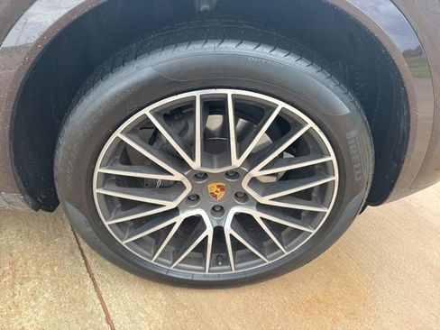 Used 2019 Porsche Cayenne AWD/4WD image 5