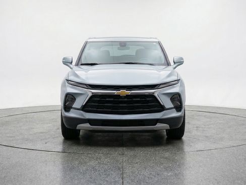 Used 2025 Chevrolet Blazer LT FWD image 2