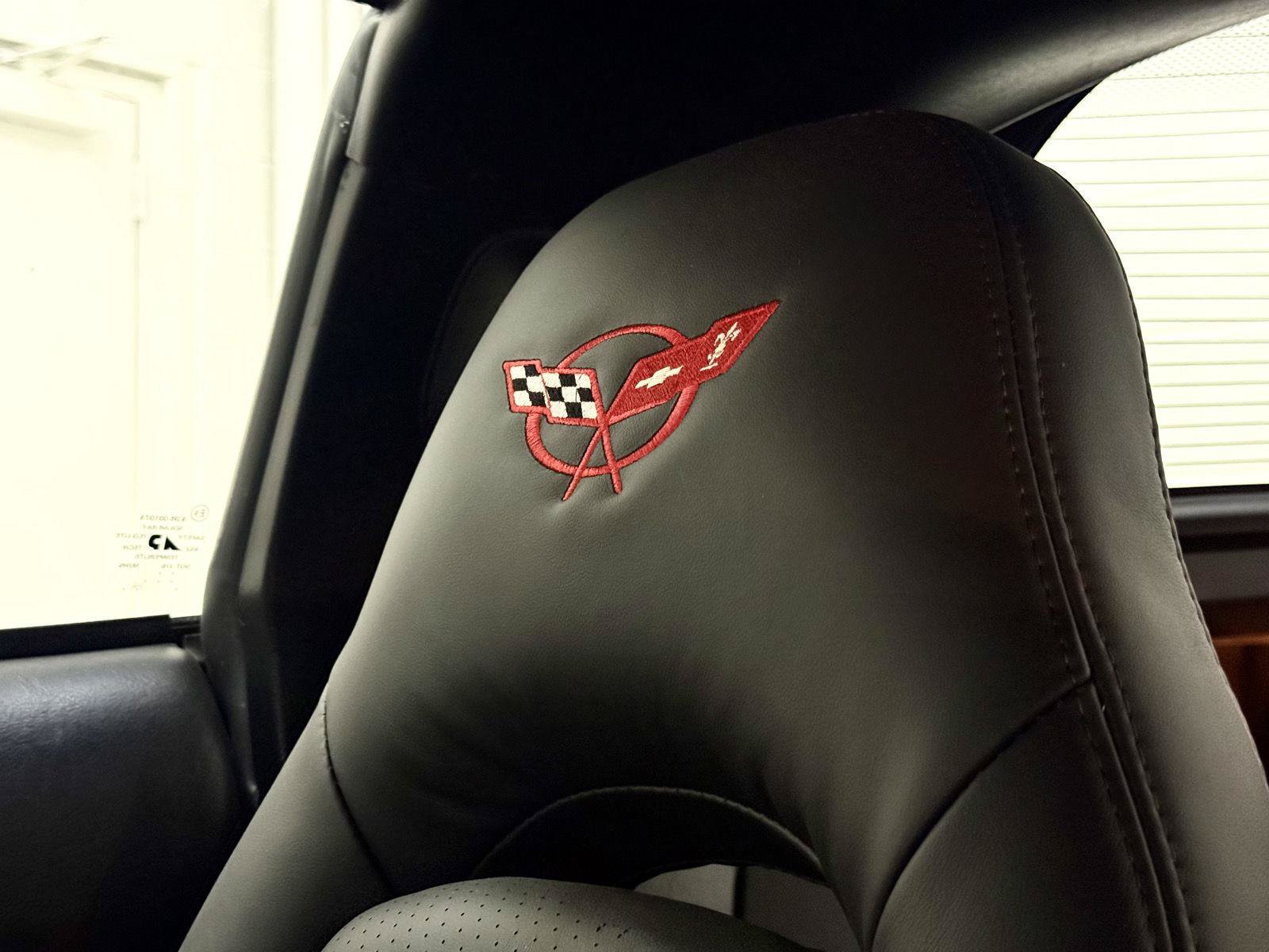 Used 2004 Chevrolet Corvette Coupe RWD image 15