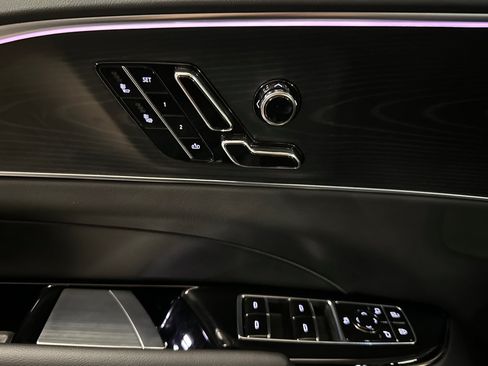 Used 2025 Cadillac Lyriq Luxury AWD/4WD image 10