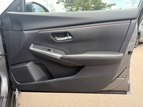 Used 2025 Nissan Sentra SR FWD image 11
