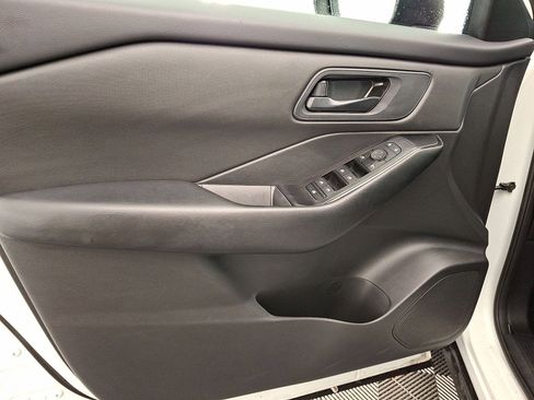 Used 2024 Nissan Rogue S AWD/4WD image 2