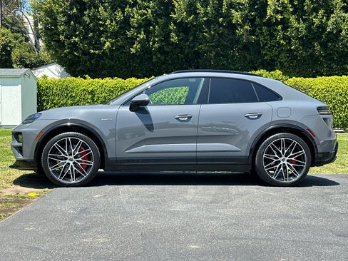 New 2026 Porsche Macan Turbo Electric AWD/4WD image 2